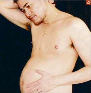hombre embarazado